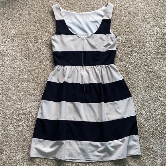 BLACK AND WHITE DRESS - Picture 4 of 7